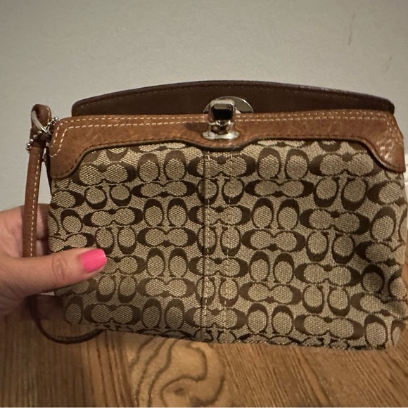 Coach - Picture 3 of 4